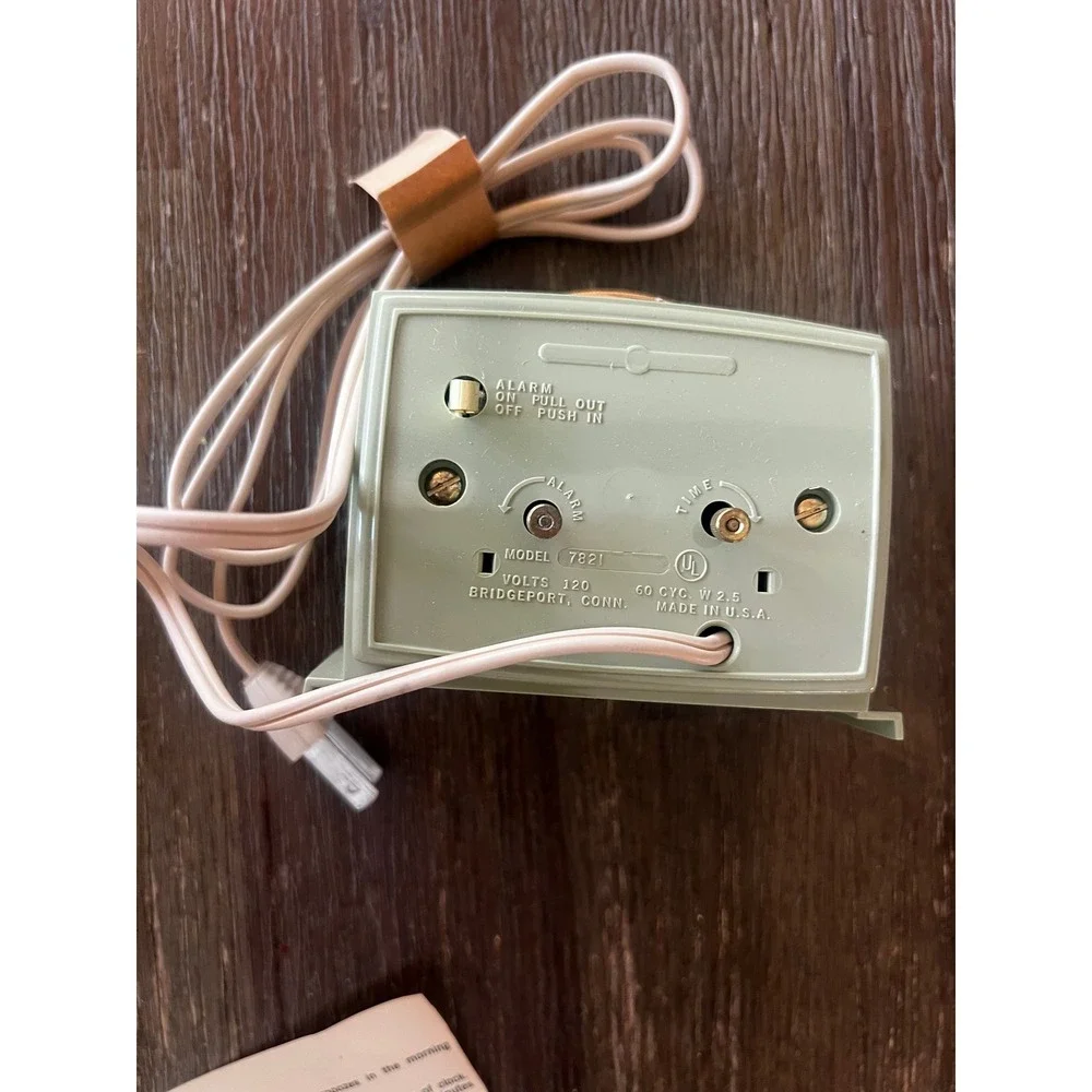 Vintage Telechron Electric Alarm Clock 7821 Avocado Green GE Mid Century Box